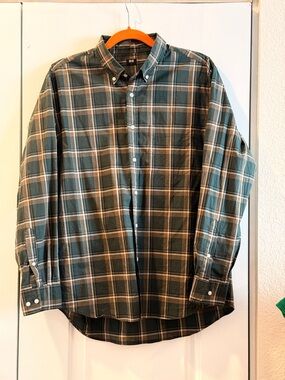 Uniqlo Men's Green Plaid Button-Down Shirt